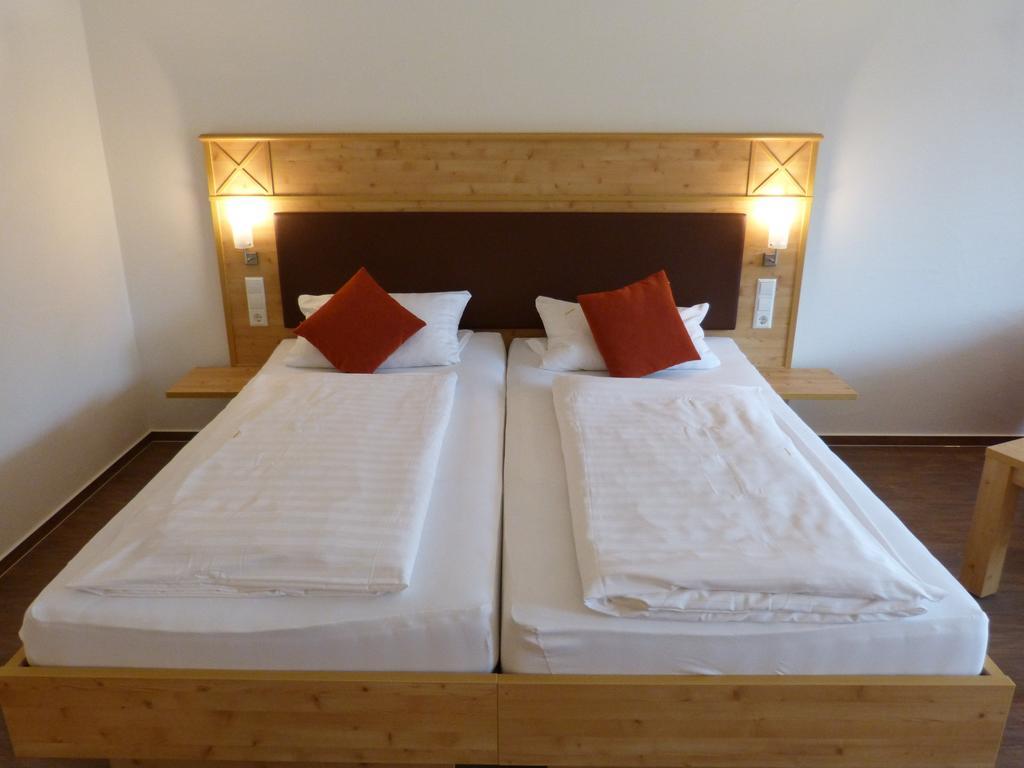 Landgasthof Adler Pelzmuehle Biederbach Room photo